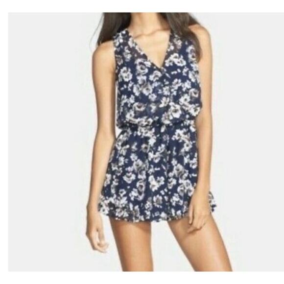 ASTR Navy Floral Sleeveless Romper Womens M V-Neck Summer Weekend Playsuit - Picture 1 of 14